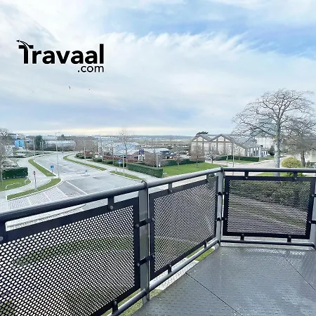 Travaal.Om - 2 Bed Serviced Apartment Farnborough Farnborough  Exterior photo