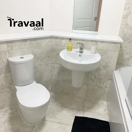 Travaal.Om - 2 Bed Serviced Apartment Farnborough Farnborough  Exterior photo