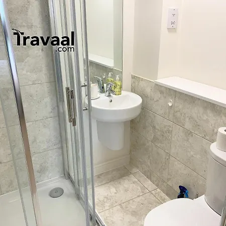Travaal.Om - 2 Bed Serviced Apartment Farnborough Farnborough  Exterior photo