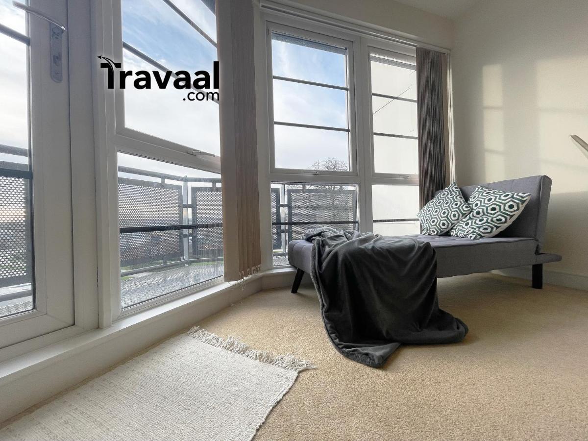 Travaal.om - 2 Bed Serviced Farnborough