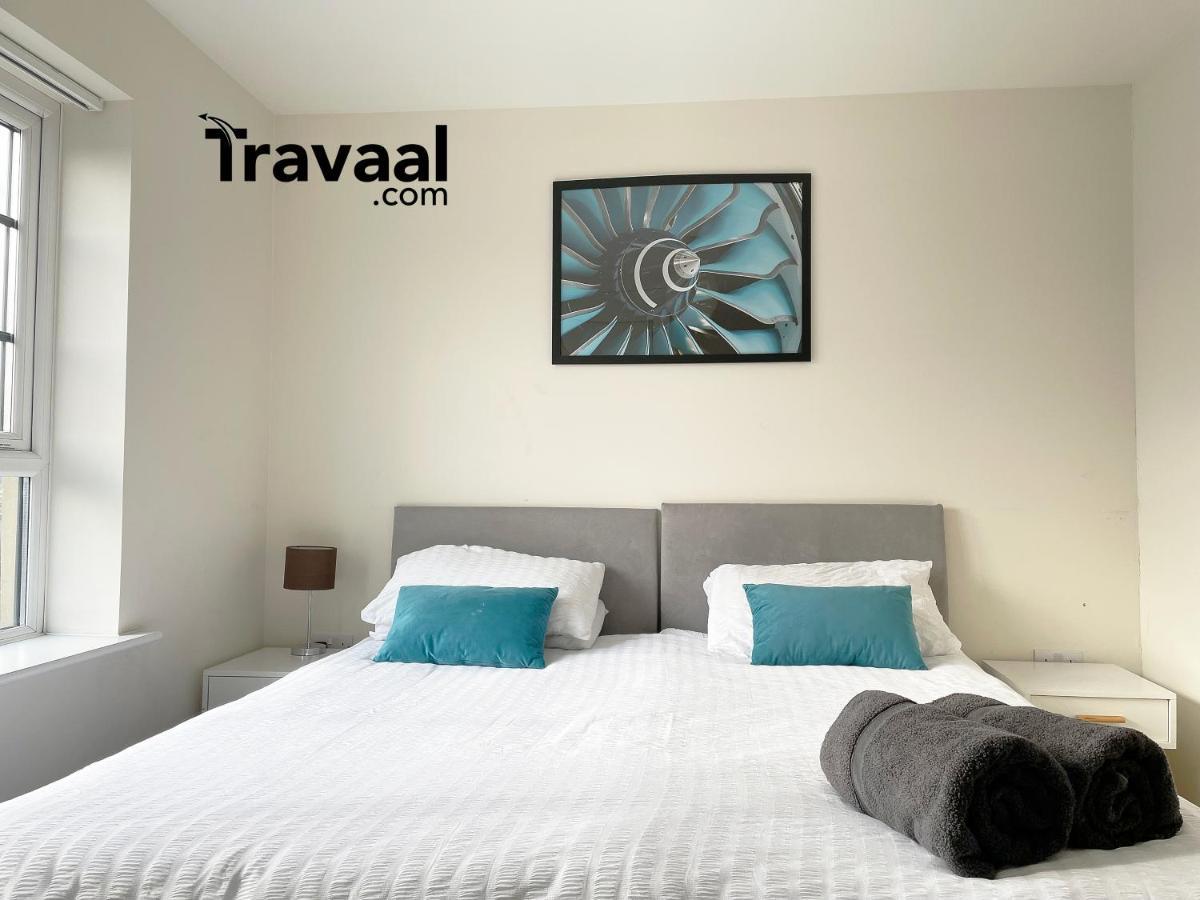 Travaal.om - 2 Bed Serviced Farnborough Apartment